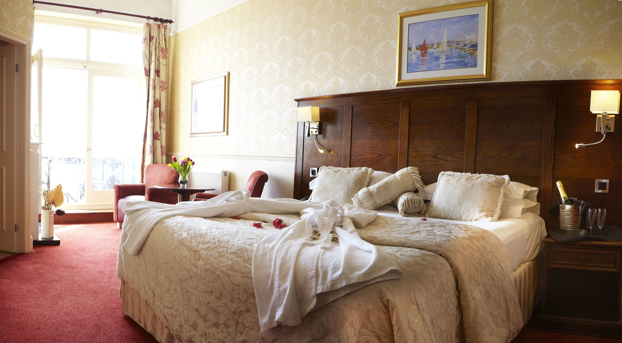 DELUXE, DOUBLE OR TWIN BED, SEA VIEW