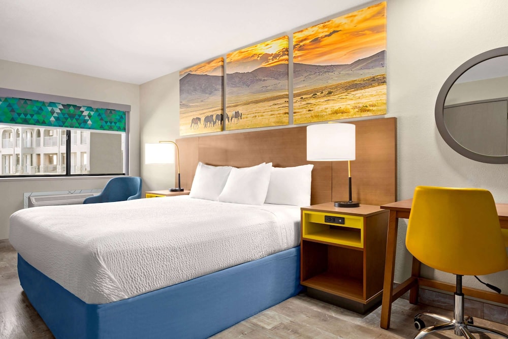Days Inn by Wyndham Ruidoso Downs 15/54