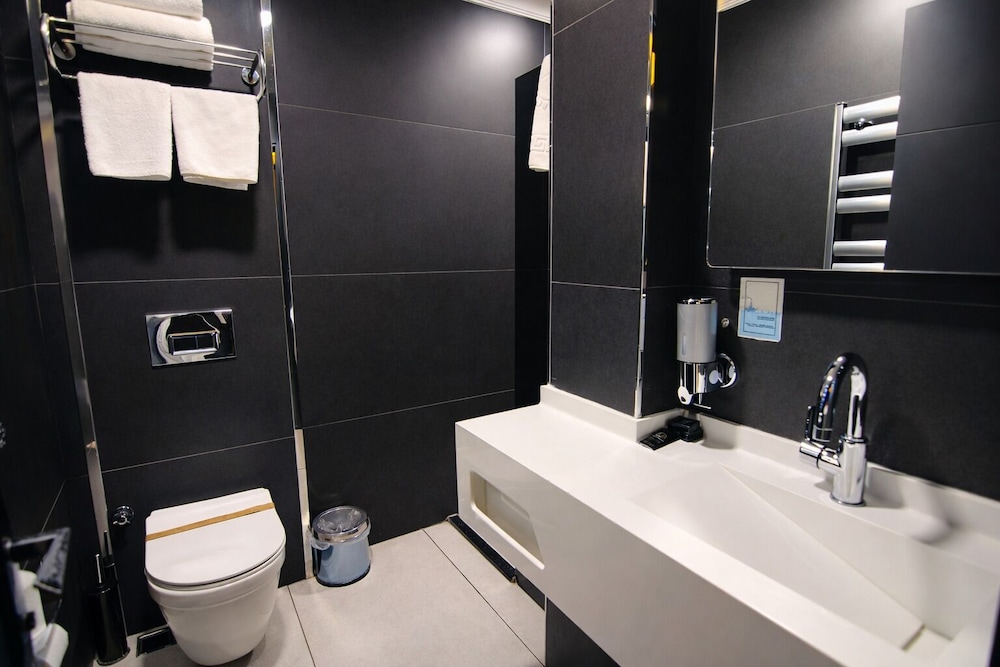 Eagle Palace Suites 44/50