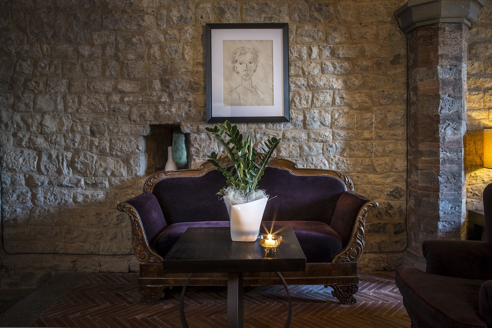 BORGO SCOPETO RELAIS 64/76