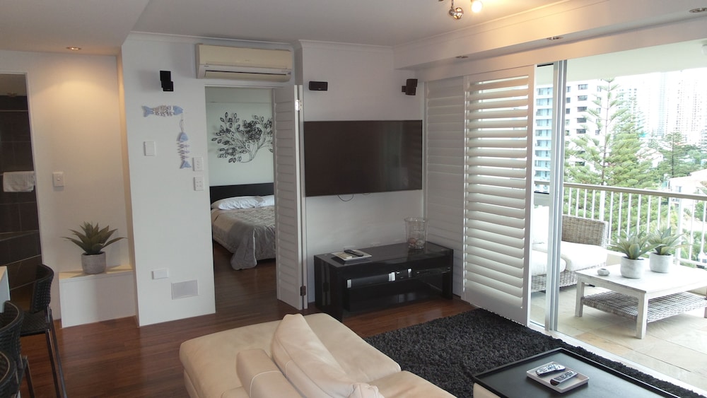 Surfers Beachside Holiday Apartments 27/35