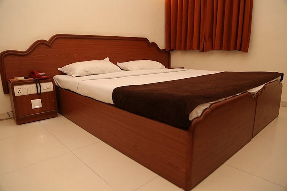 Oyo 2351 Hotel Golden Plaza 13/24