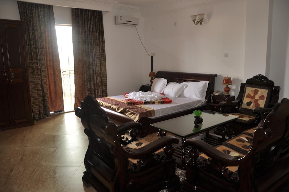 Biraj International Hotel 14/50