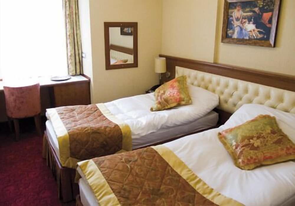 ROOM, DOUBLE BED