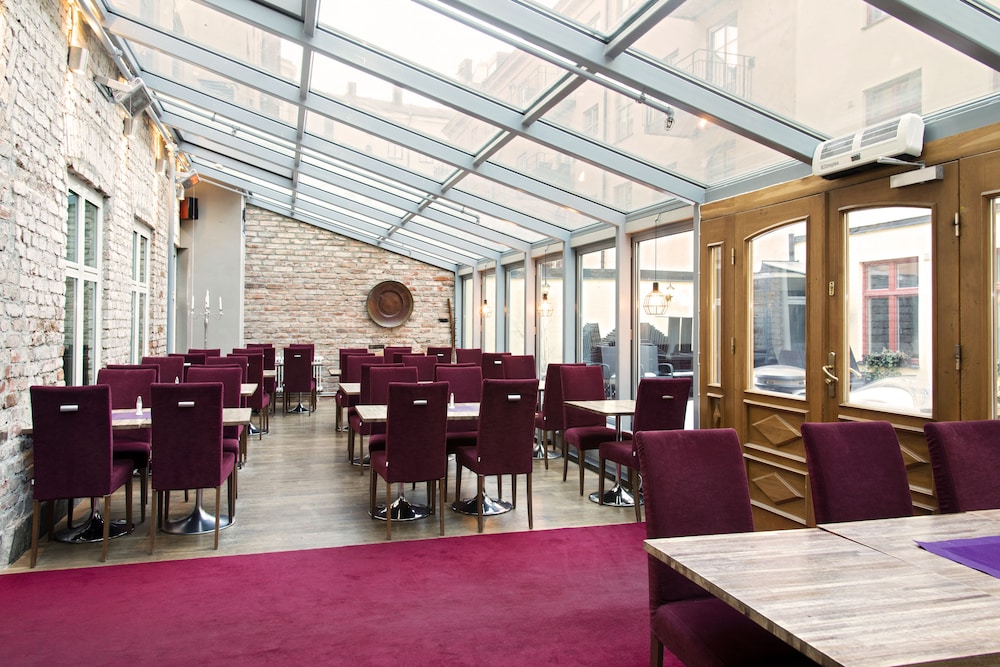 Rex Hotel 30/40