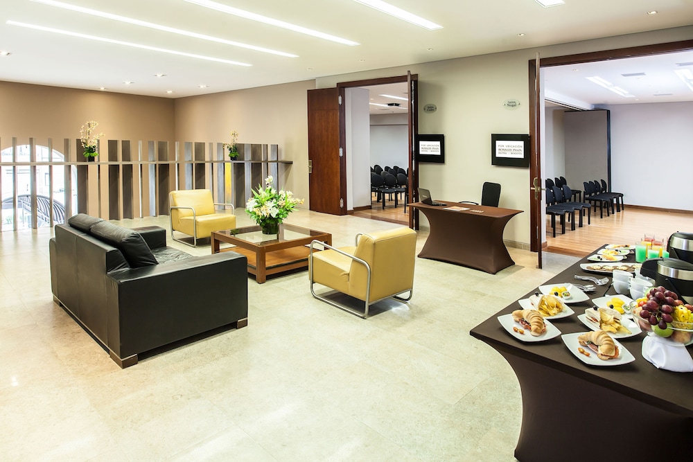 Hotel Rosales Plaza 35/61