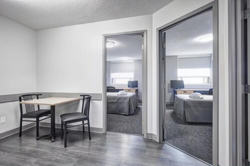 Residence & Conference Centre - King City 16/27