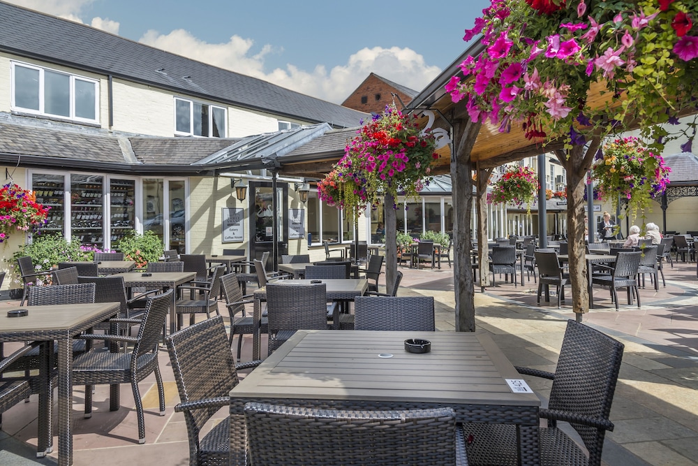 Best Western the Three Swans Hotel 47/69