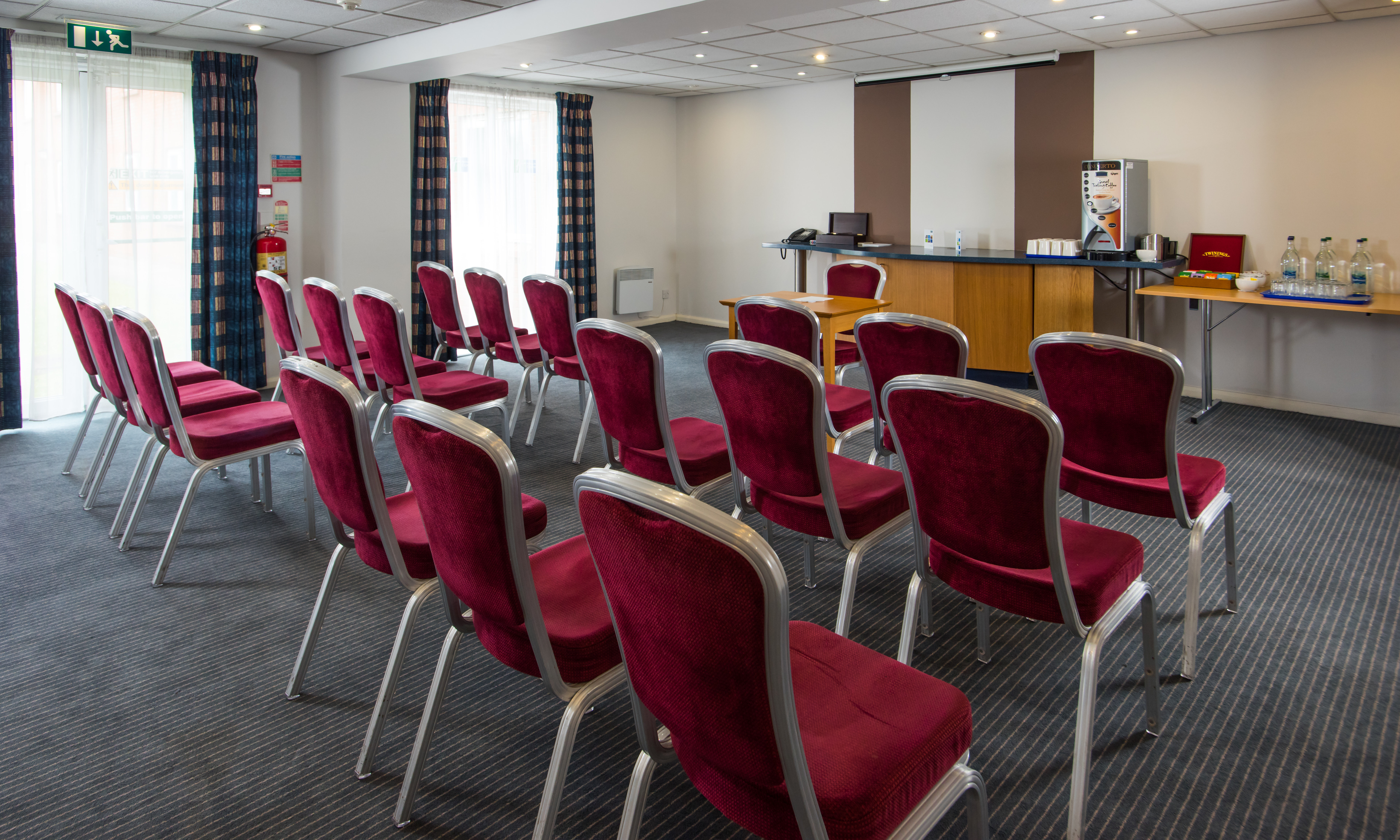 Holiday Inn Express Gloucester South 24/24
