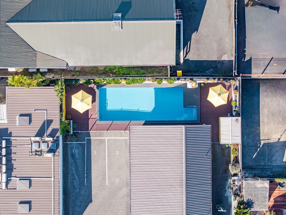 Kowhai And Colonial Motel 10/49