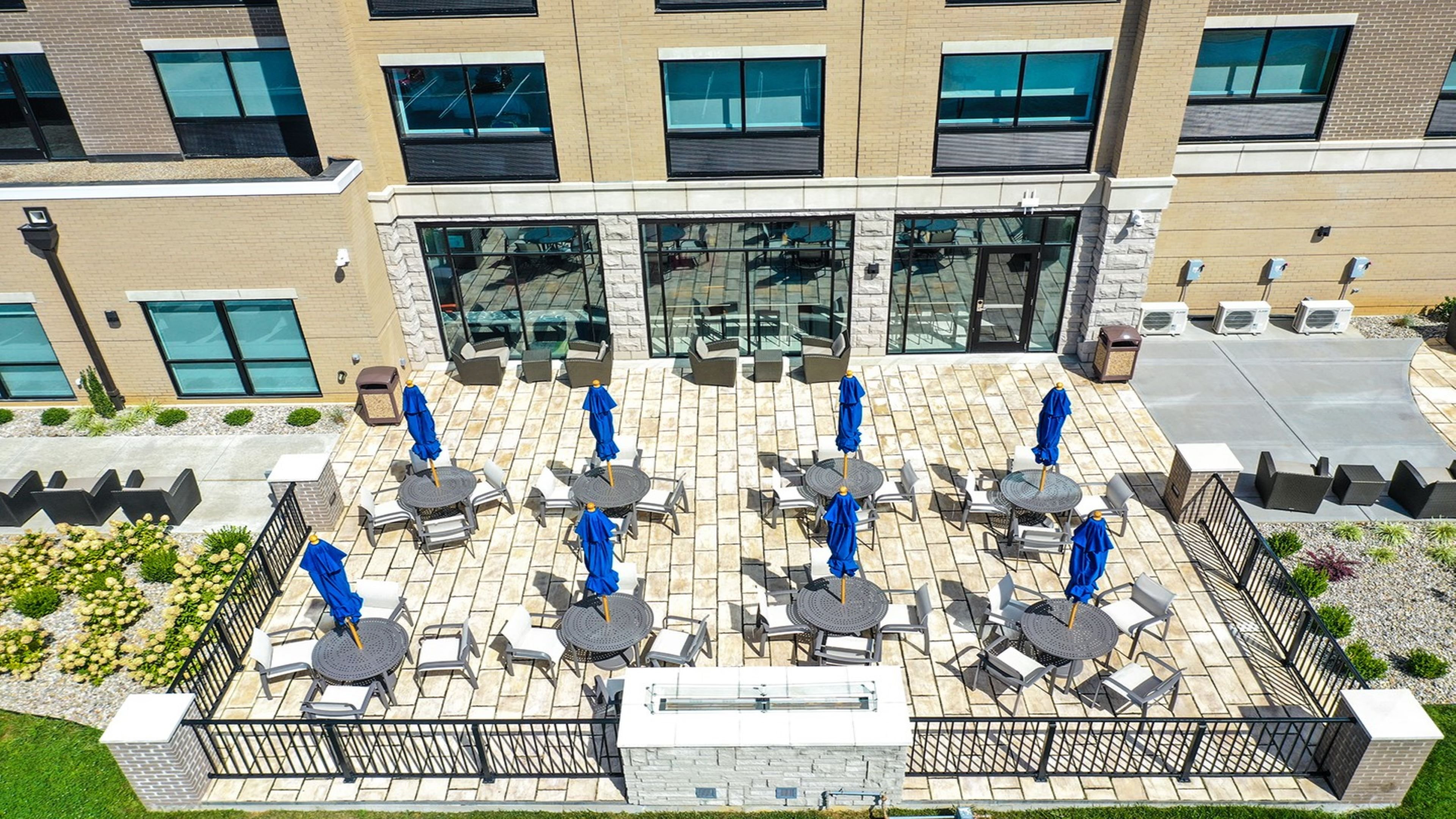 HOLIDAY INN EXPRESS & SUITES ELIZABETHTOWN NORTH 9/47