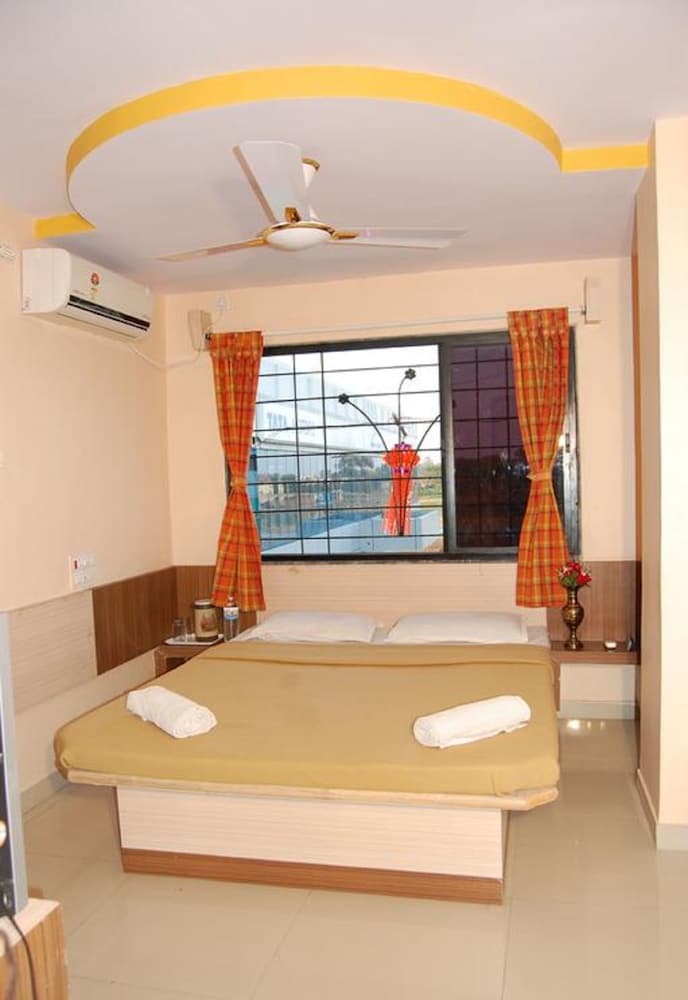 Hotel Utsav 19/24