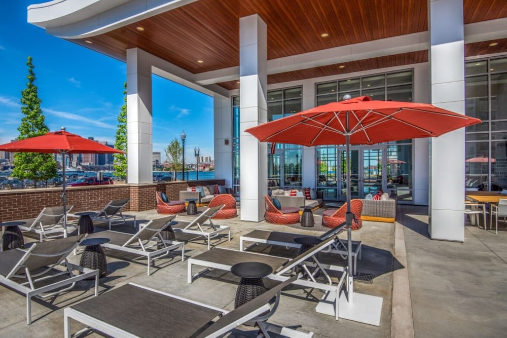 Global Luxury Suites East Boston 31/50