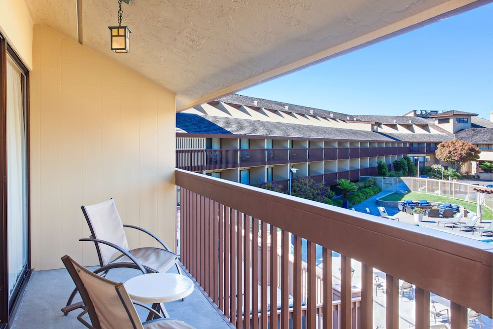 Hilton Garden Inn Monterey 23/58