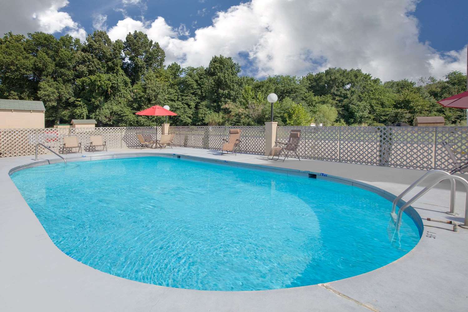 Super 8 By Wyndham Clarksville Ar 18/24
