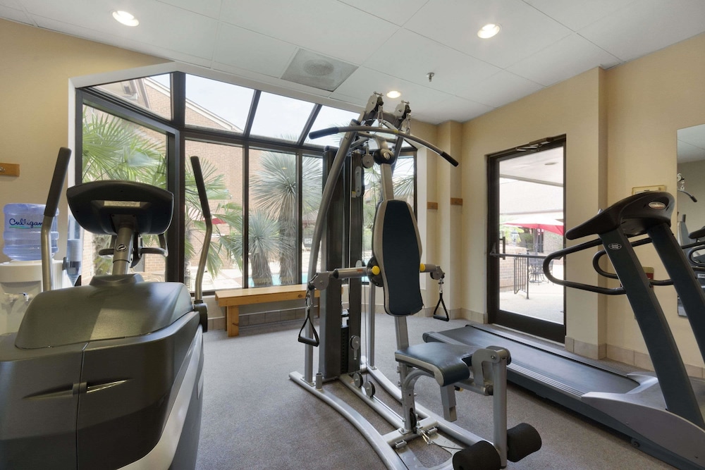 Ramada By Wyndham Raleigh 18/30