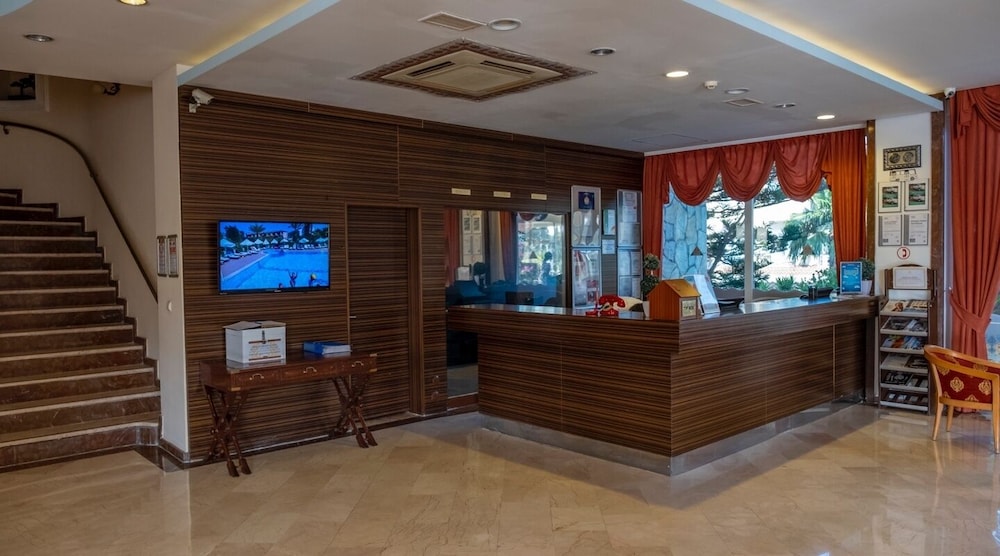 Pine House Hotel 3/50