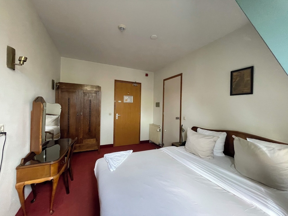 ROOM, DOUBLE BED, CANAL VIEW
