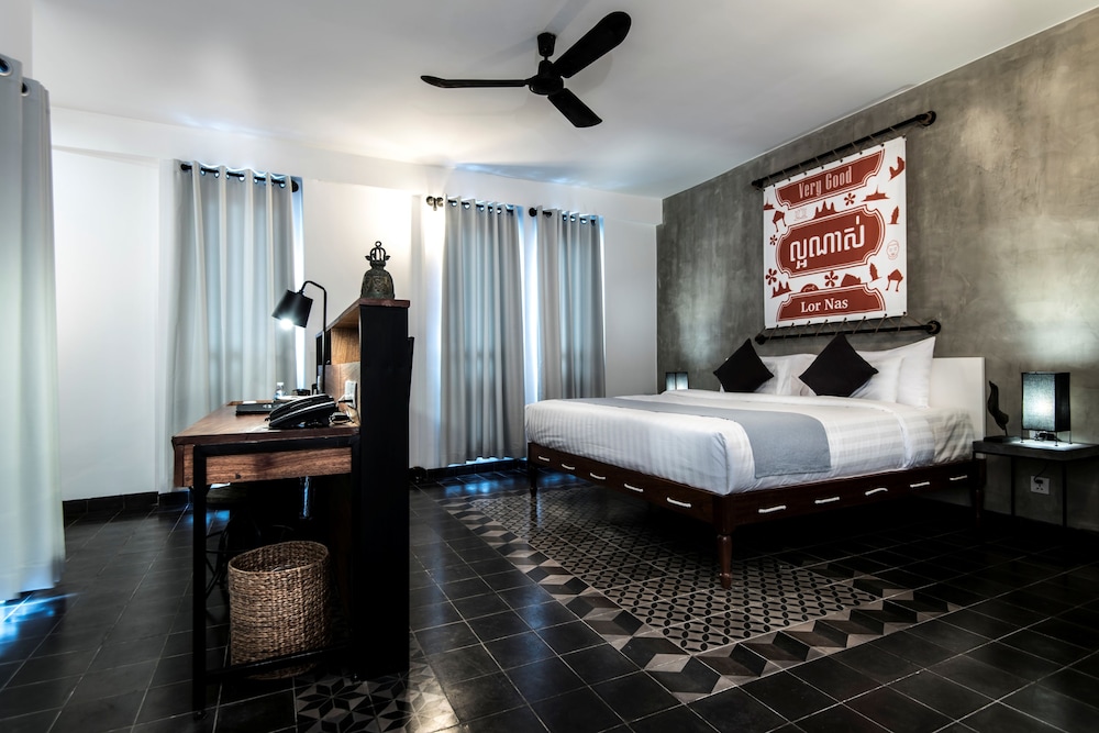 EXECUTIVE, SUITE