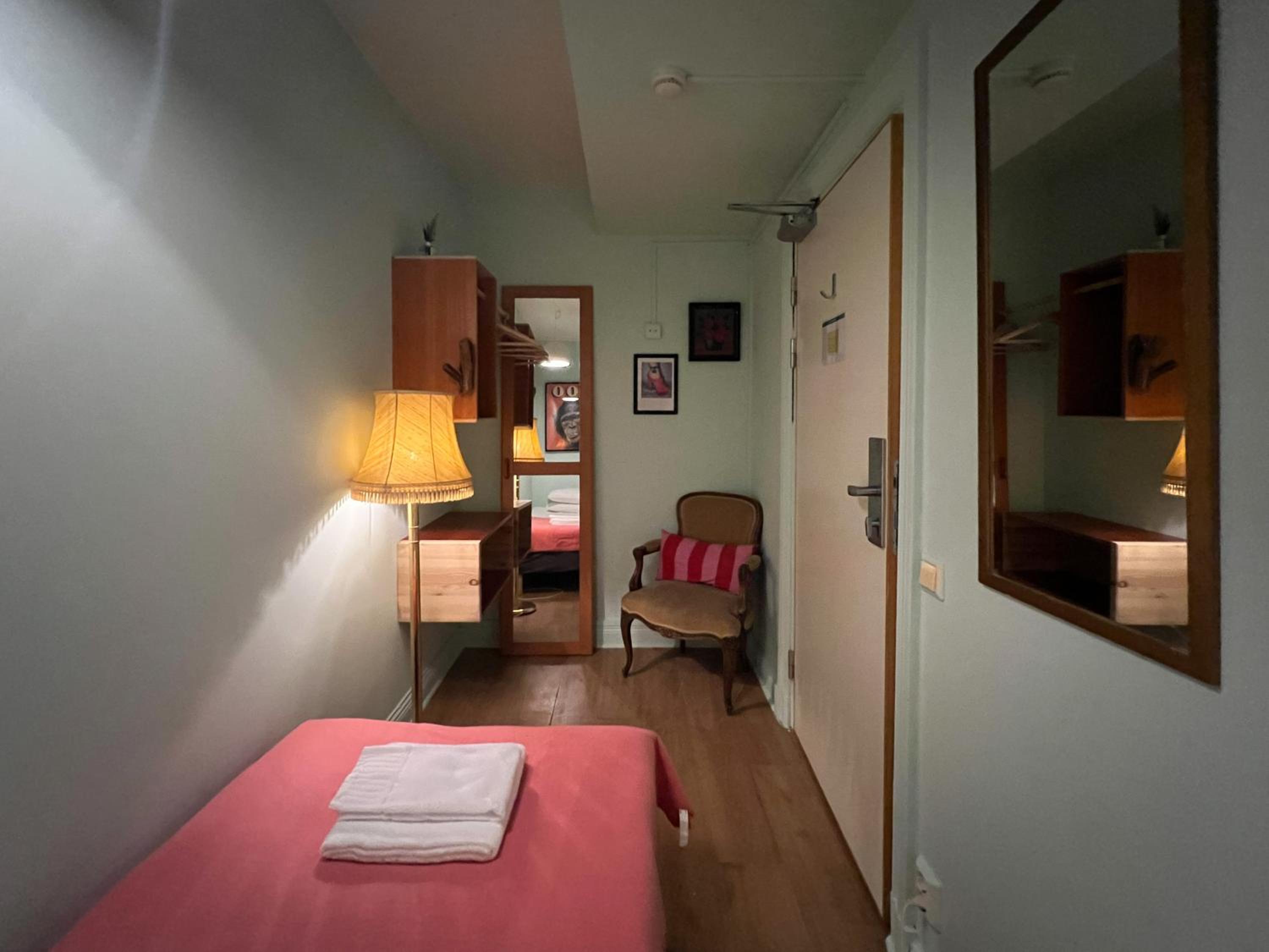 Room, Single, Shared Bathroom, No Window, Annex