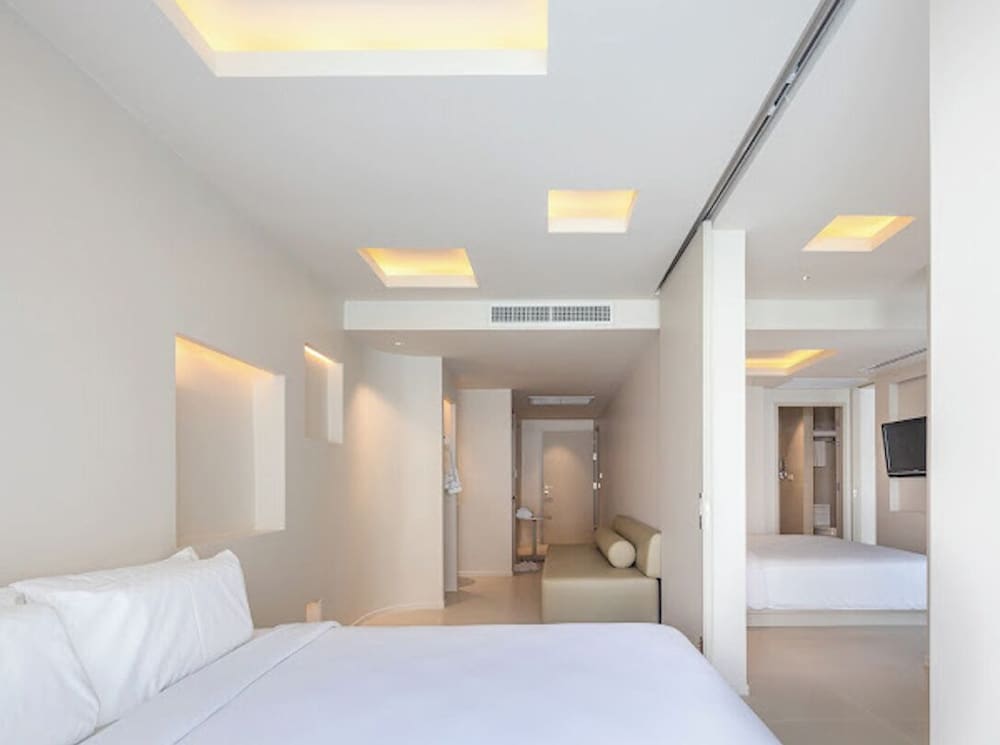 2 Bedrooms, Double Bed, Pool Access