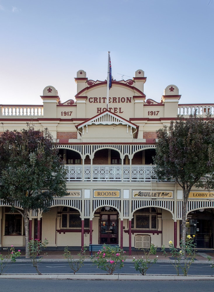 Criterion Hotel Warwick 1/43