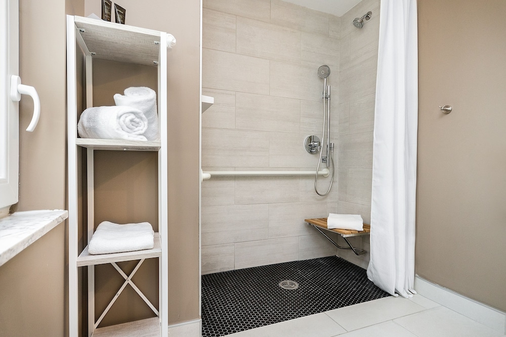 Wingate by Wyndham Bronx Haven Park 63/65