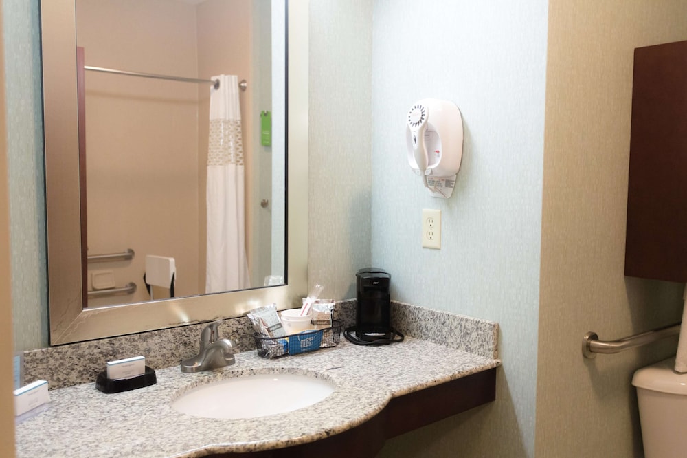 Hampton Inn And Suites Middlebury In 11/42