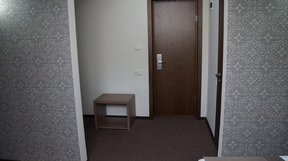 Old Metekhi Hotel 50/50