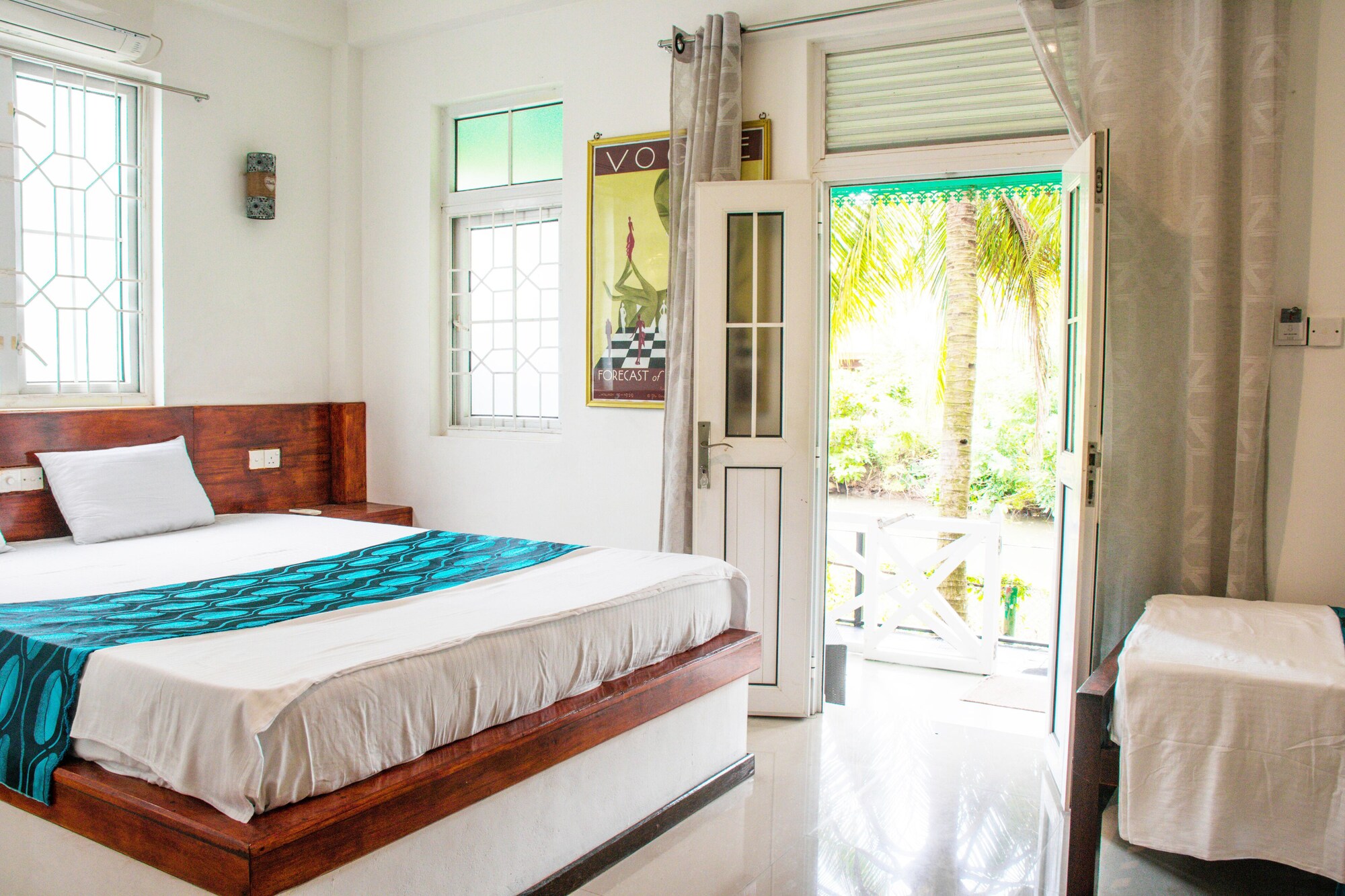 DELUXE, DOUBLE BED