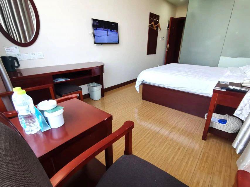BUSINESS, QUEEN BED