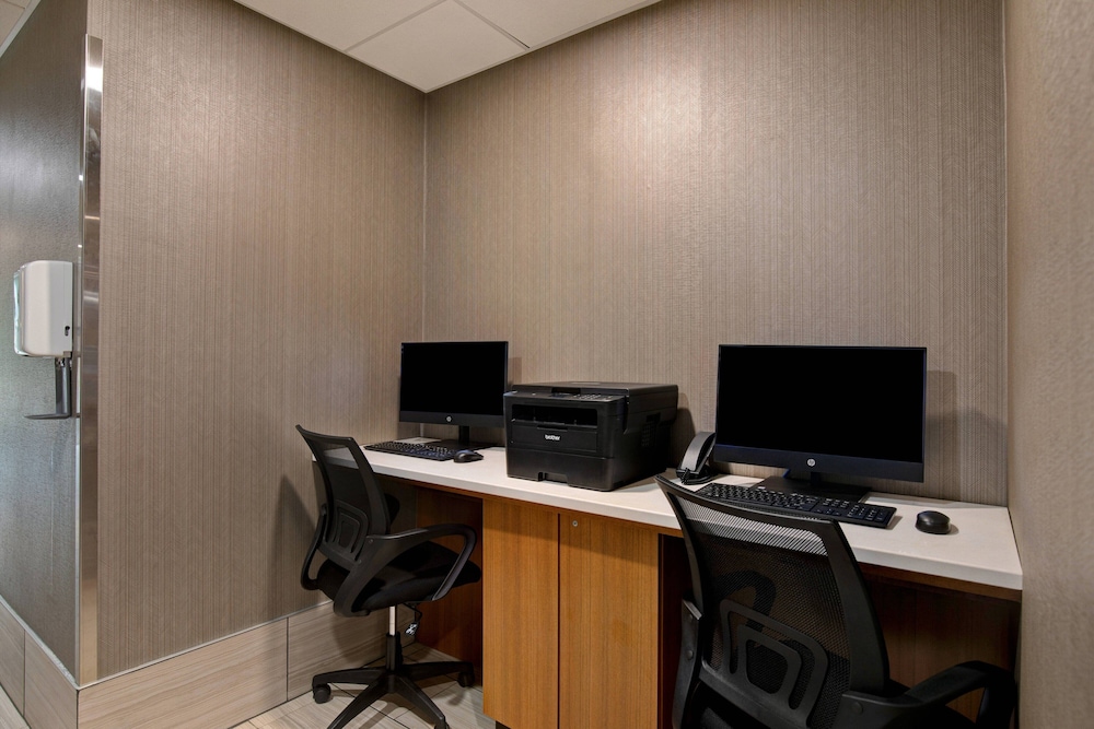 SpringHill Suites by Marriott Orangeburg 47/52