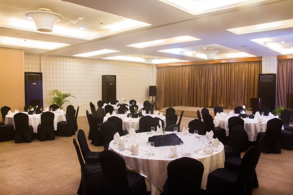 Diamond Suites and Residences 29/38