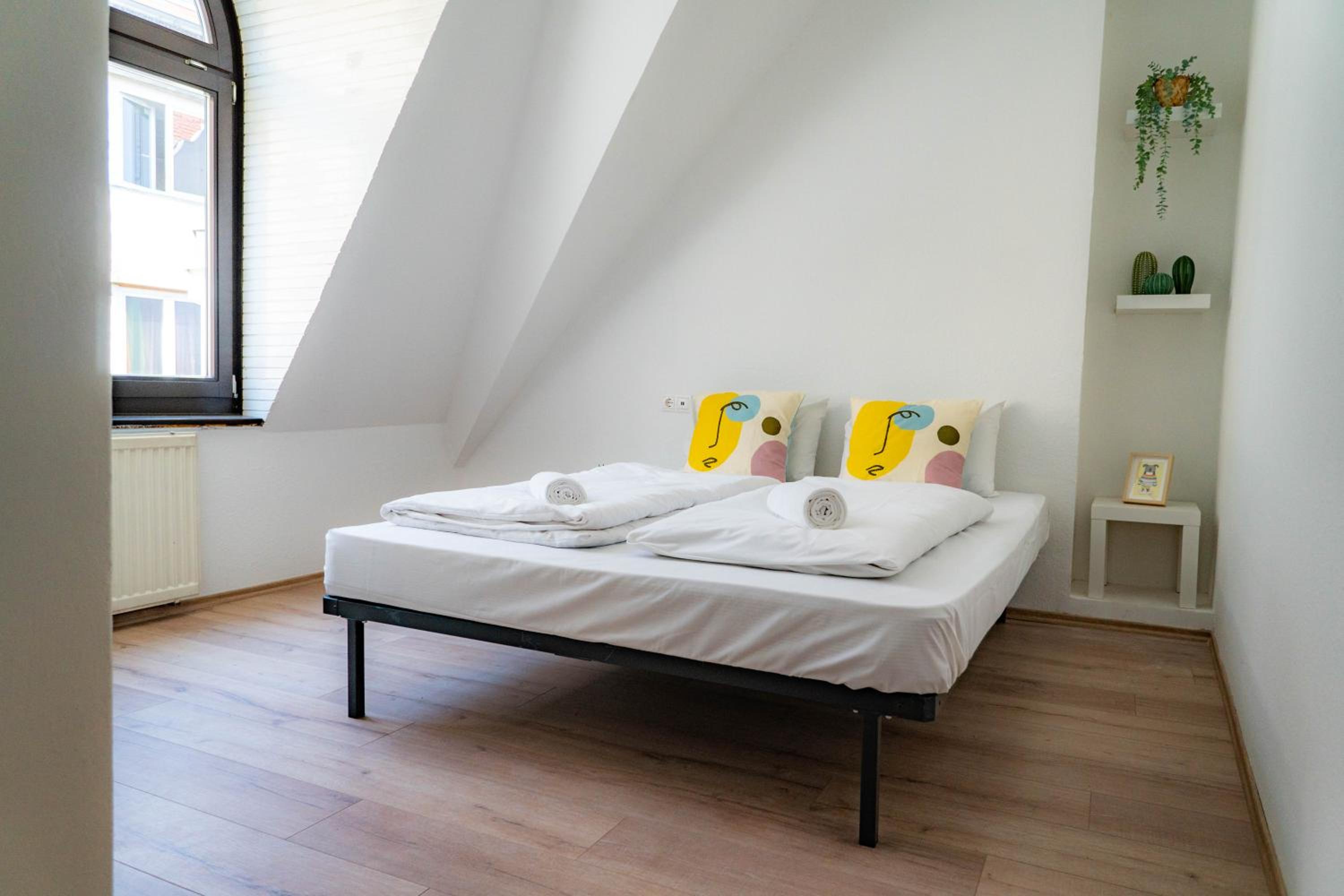 Deluxe, Queen Bed