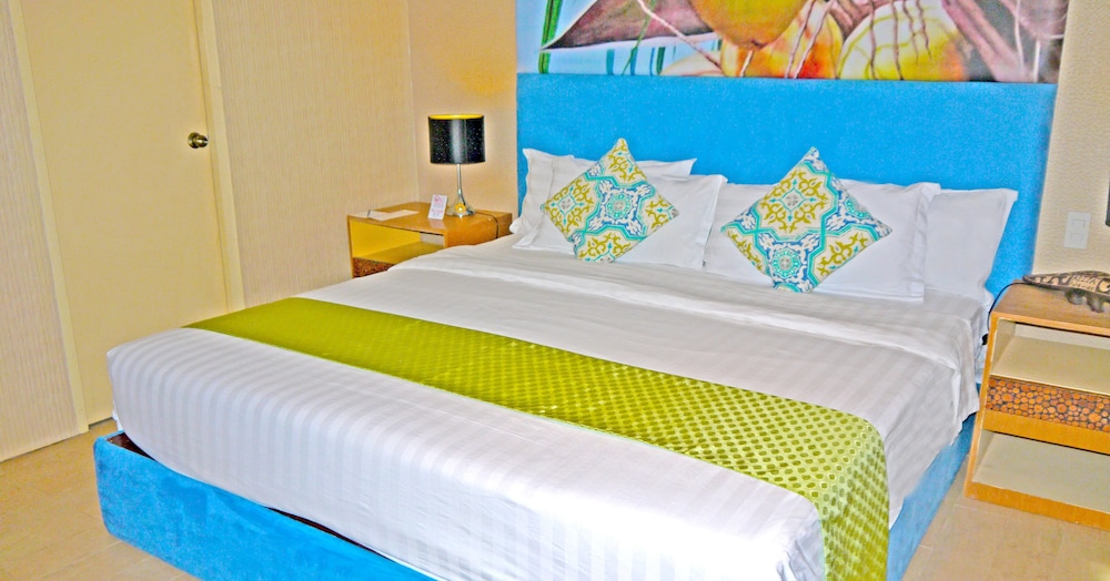 Aziza Paradise Hotel 8/50