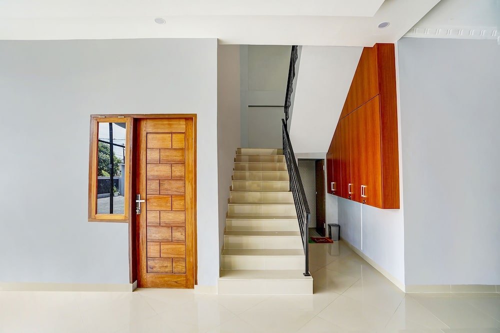 Super OYO 91181 Beda Arga Residence near RSU Royal Prima photo2