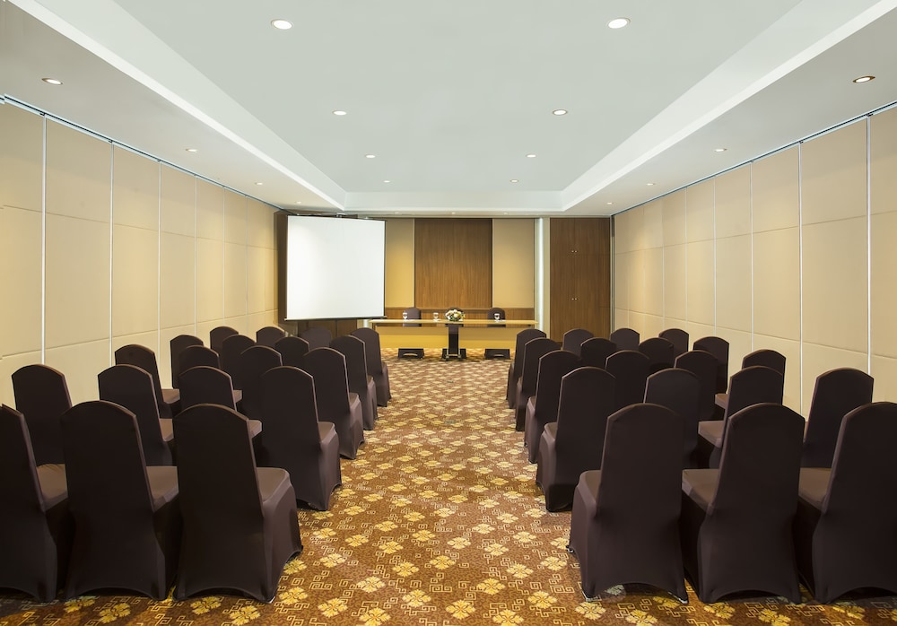 Swiss-Belhotel Bogor 49/63