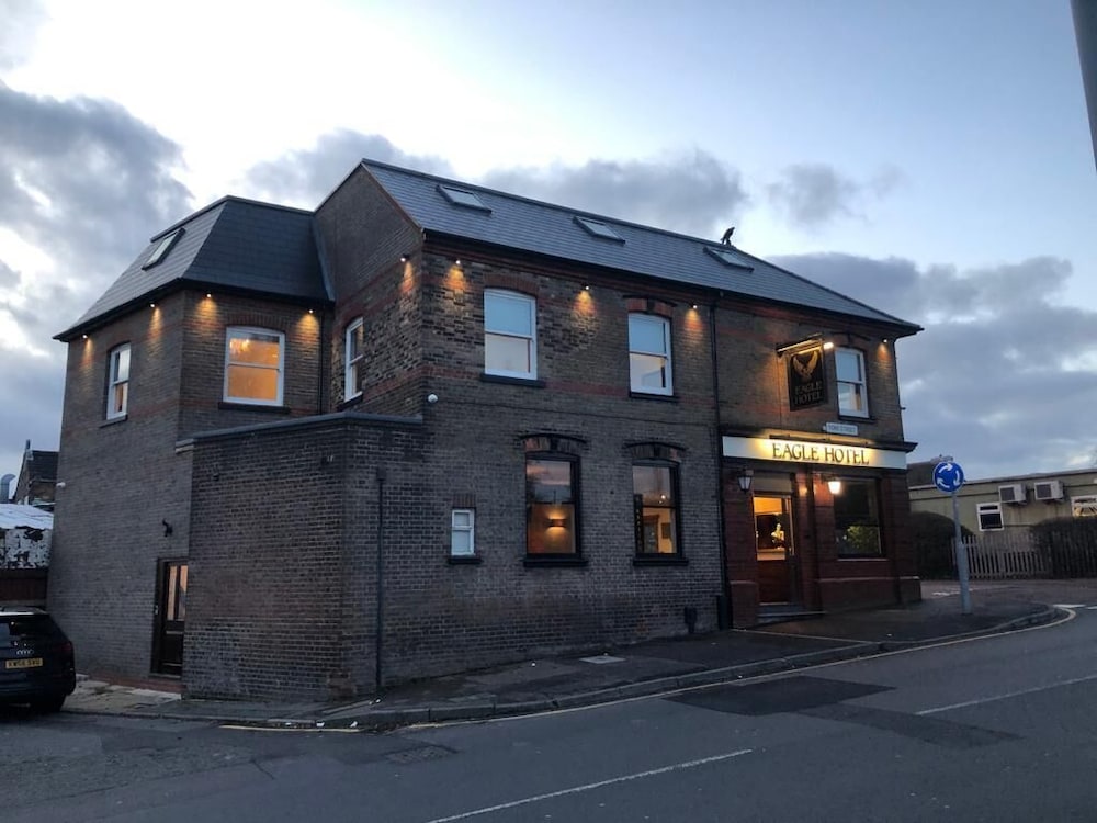 Eagle Hotel 25/27
