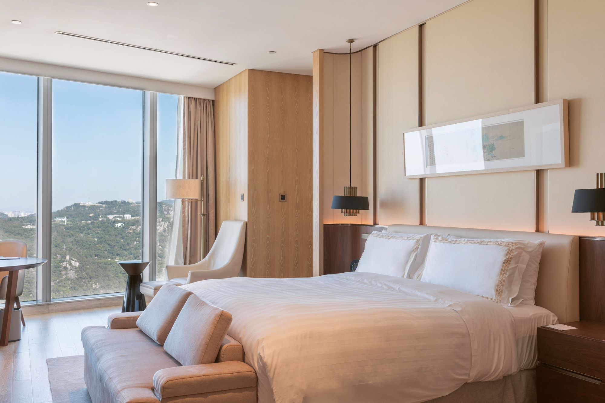 Grand, City, Premier, Suite, King Bed, Attraction View