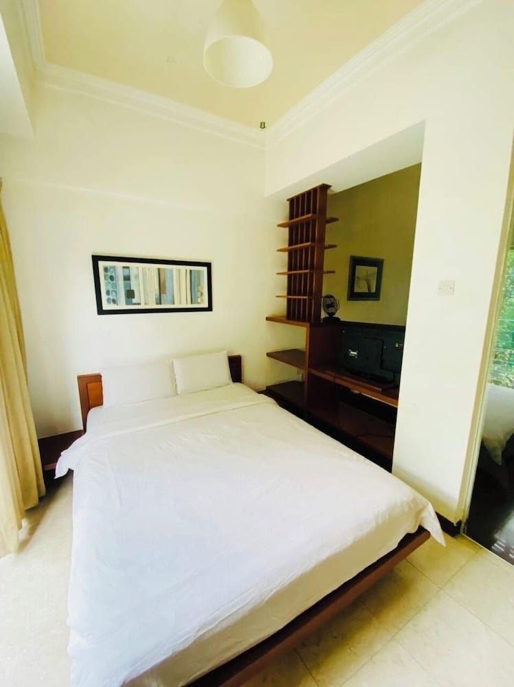 Peninsula Residence All Suite Hotel. 11/36