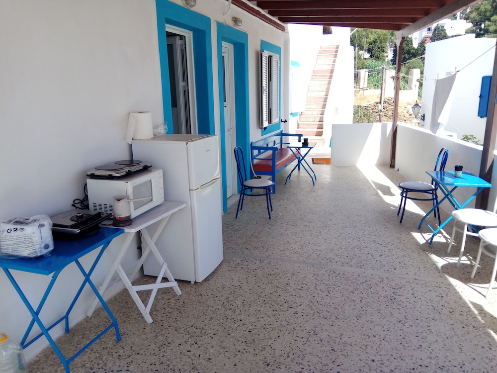 Grandma Vasiliki Rooms To Let 40/55