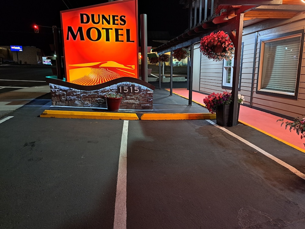 Dunes Motel 4/71