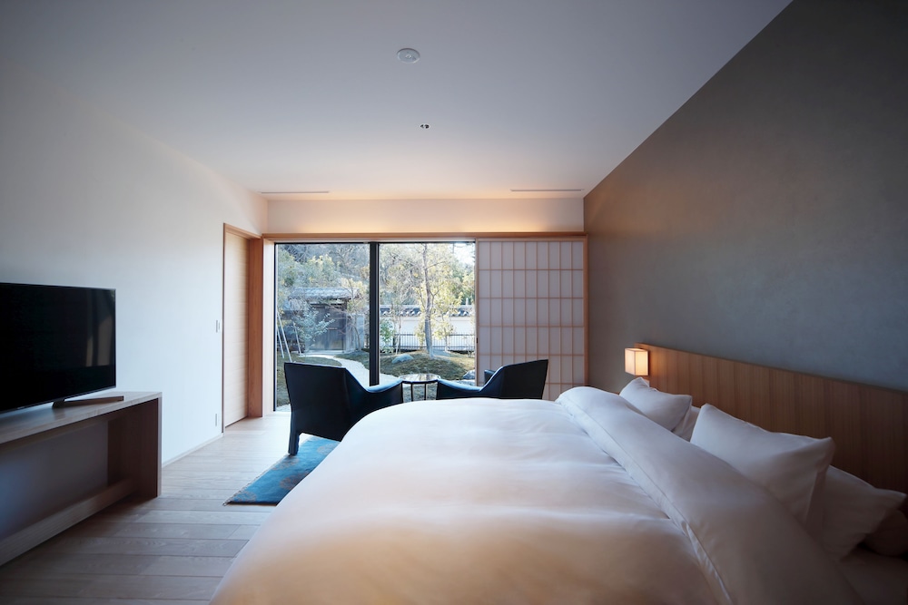 AOI Suites at Nanzenji Kan-un-an 8/92