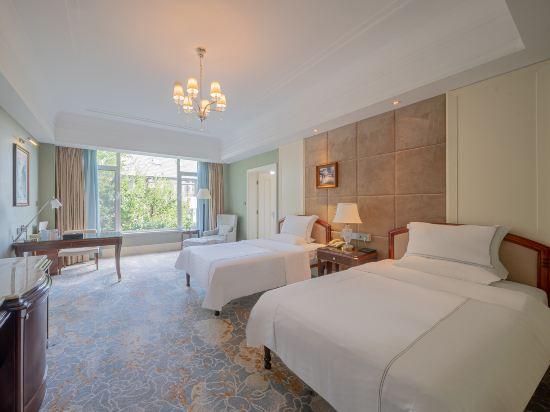 Business, Twin Beds, Garden View