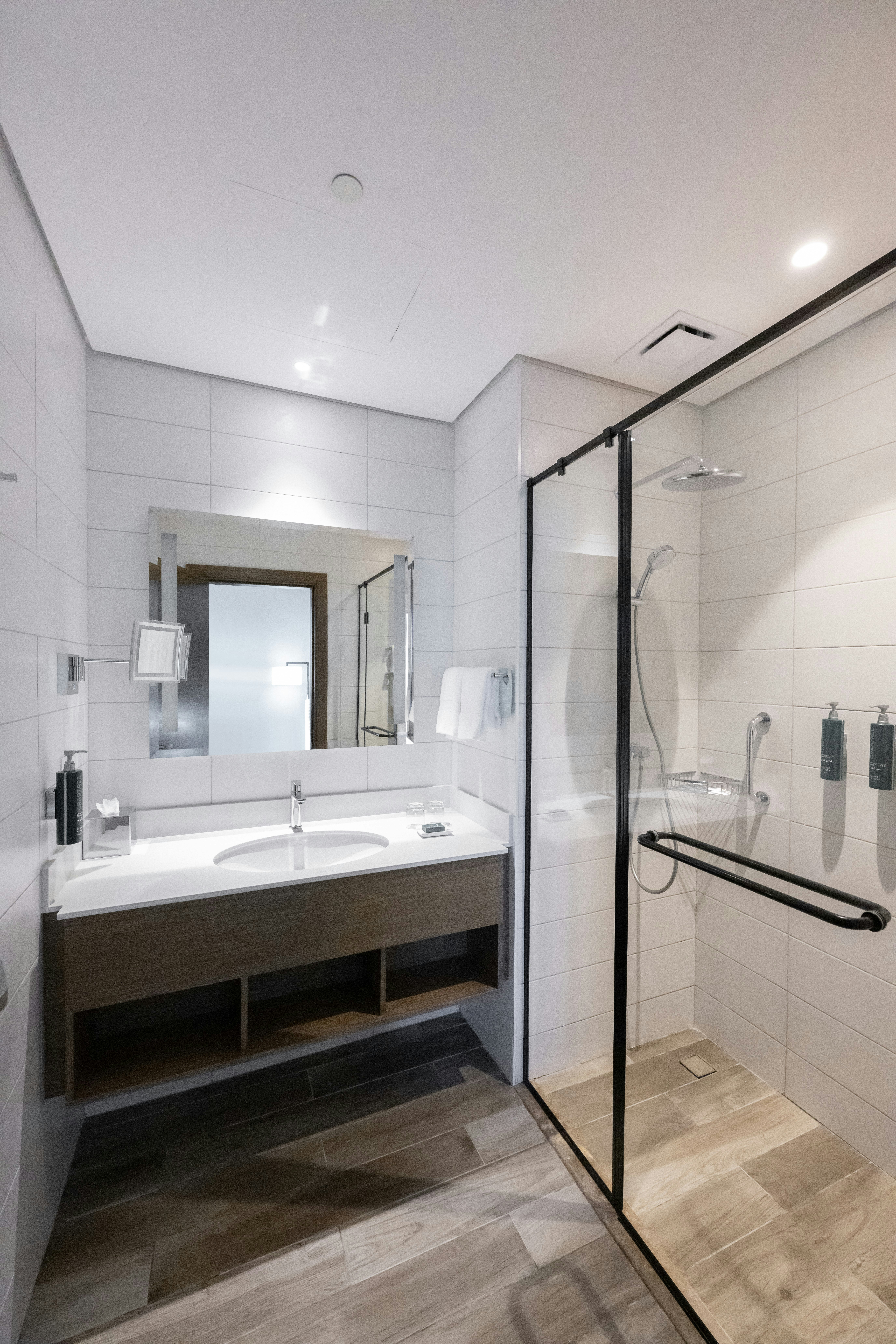 غرفة بسرير كينج، Hilton Garden Inn Al Khobar King Fahd Causeway 2/2