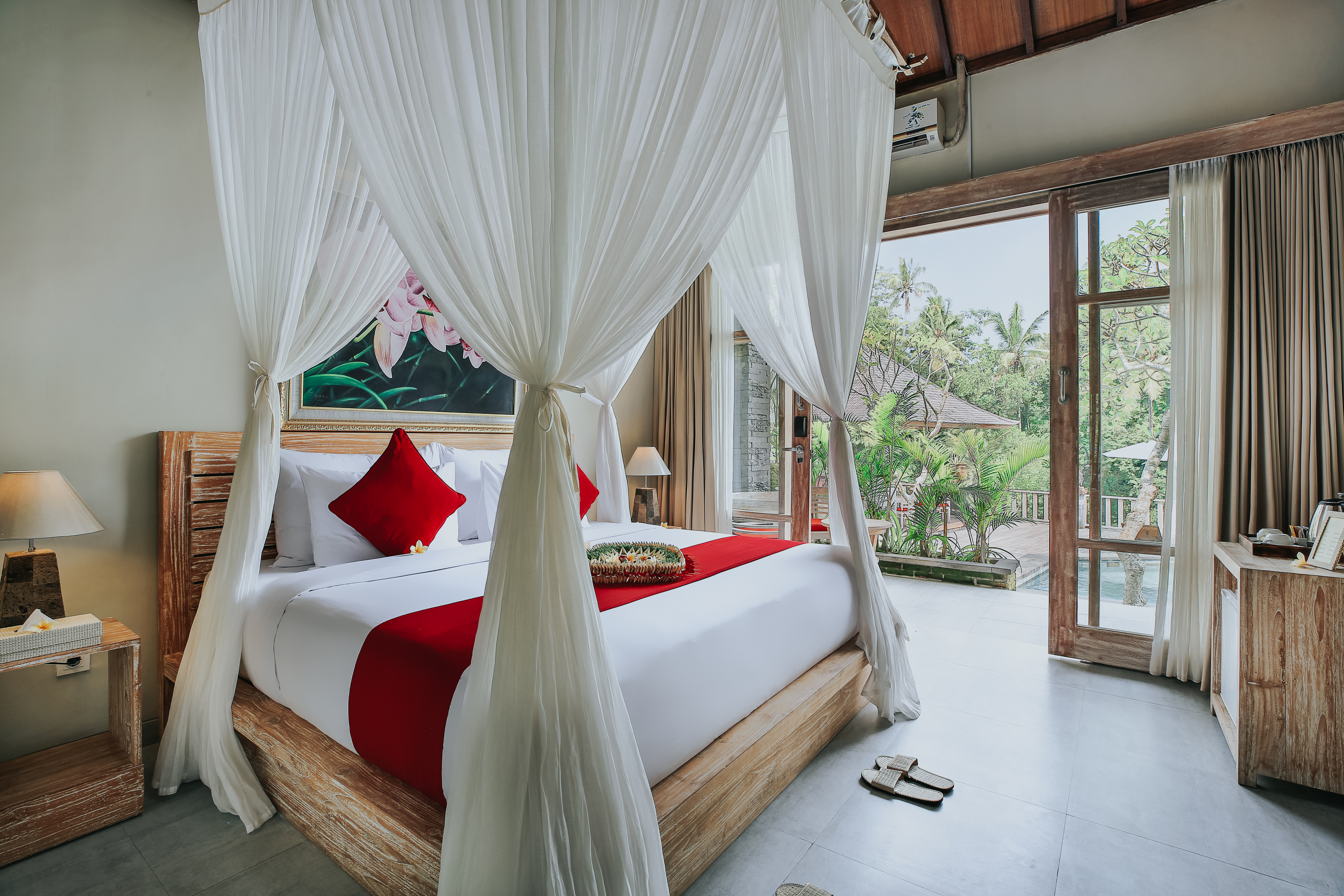 suite, pool access