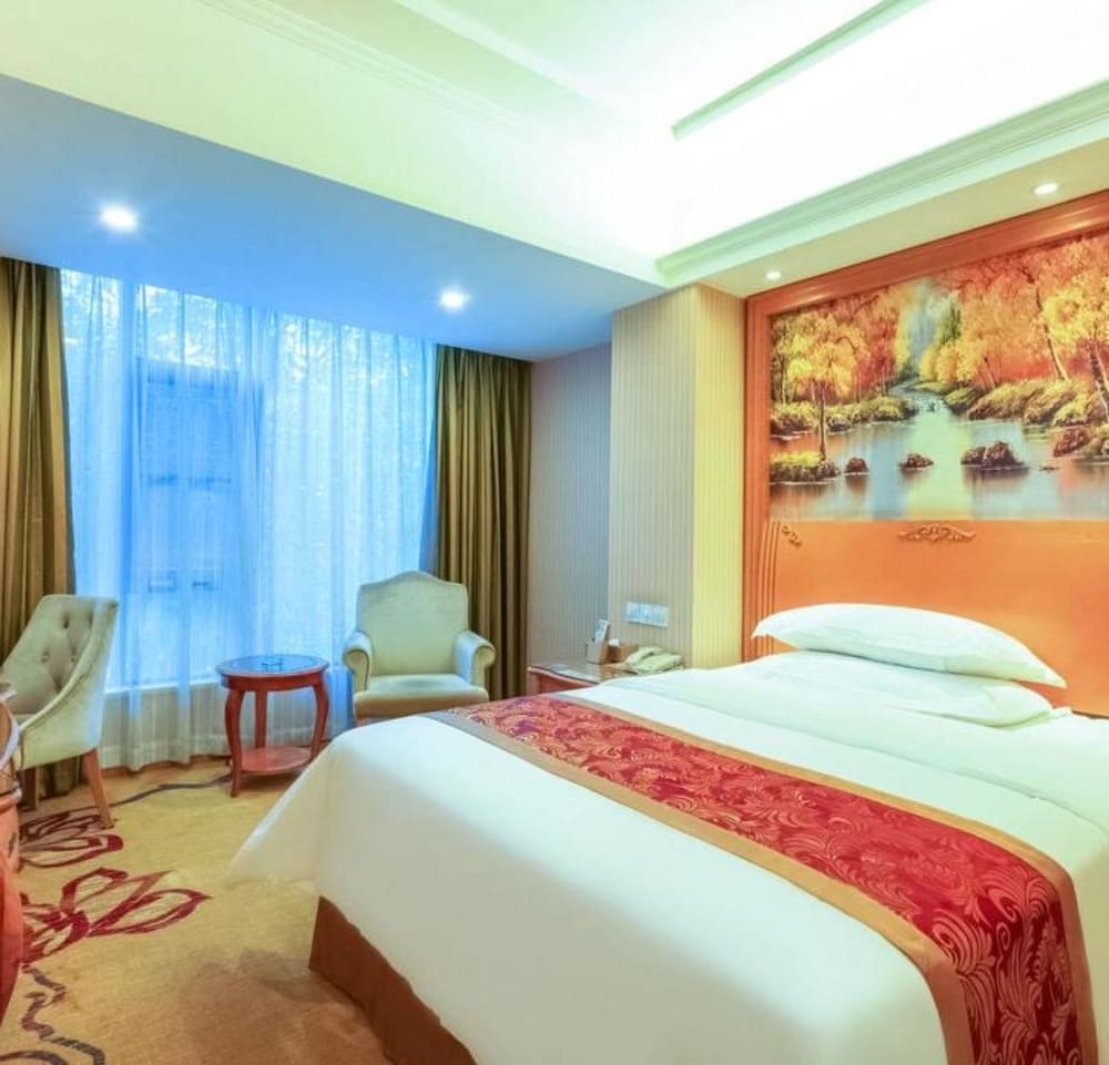 Vienna Hotel (Guilin Jichang Road Rongshan) 23/40