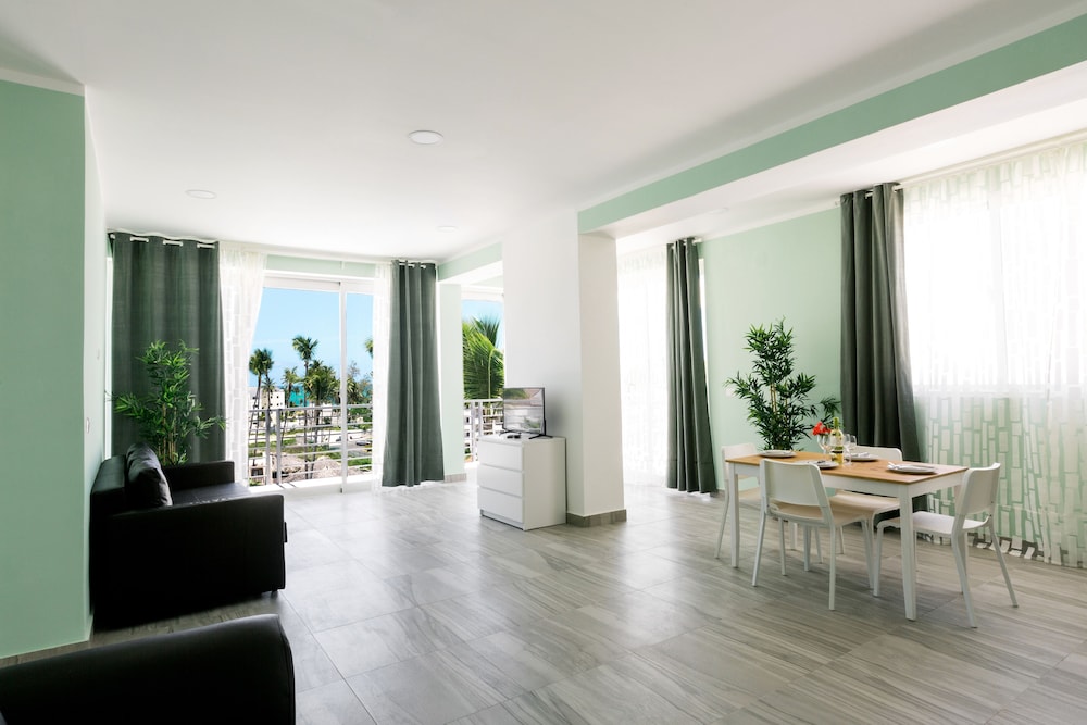 Ducassi Suites Rooftop Pool Beach Spa 38/76