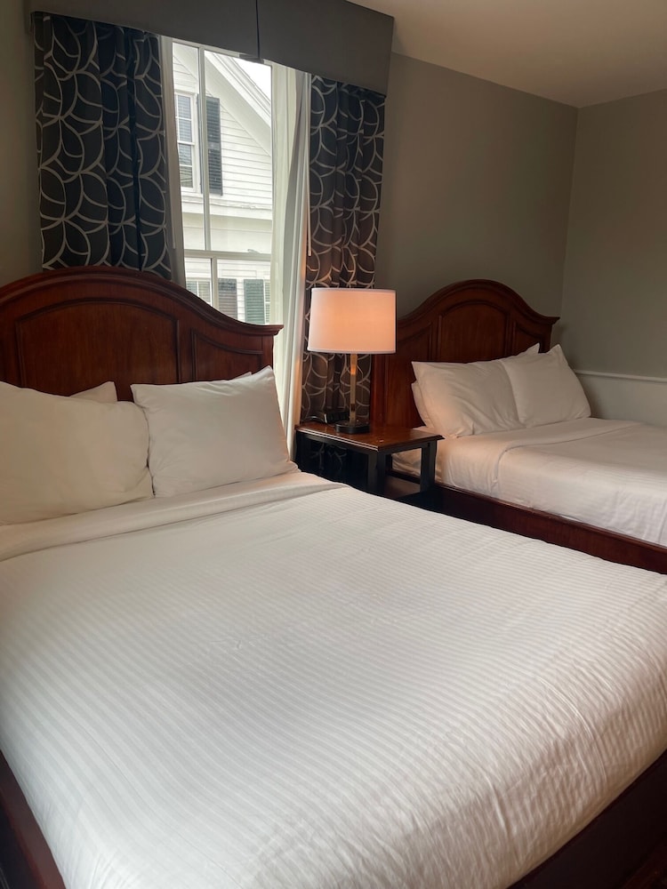 Essex Street Inn & Suites, an Ascend Collection Hotel 13/75
