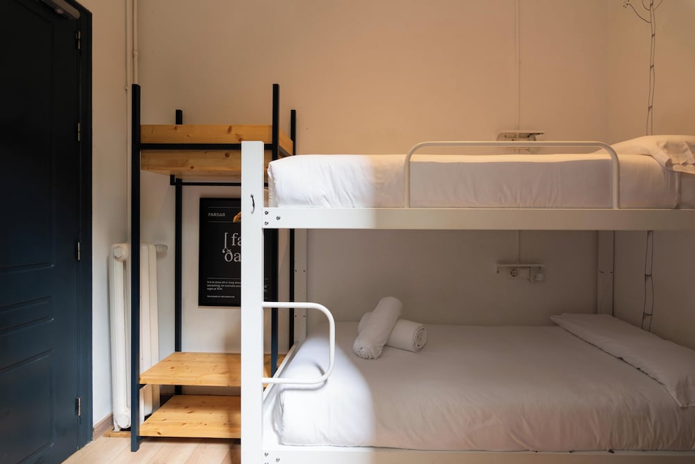 ROOM, TWIN BEDS, SHARED BATHROOM